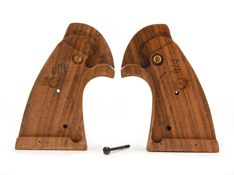Colt I Frame Late 3rd Generation Checkered Walnut Grips Image 2